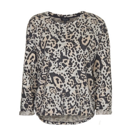 Topshop Sweaters - NWOT Topshop Brushed Leopard Print Sweater